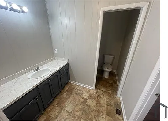 8212 Rugby Ave — Photo 5