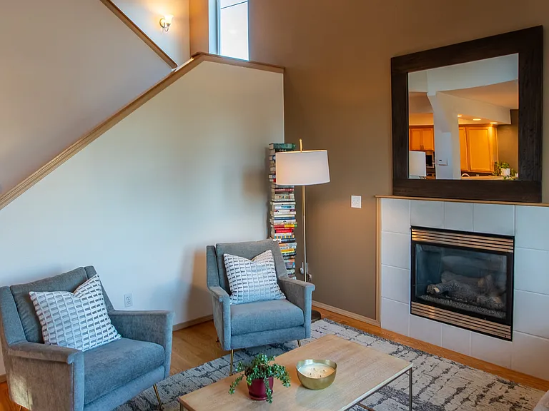 Gas fireplace which efficiently heats the main floor
