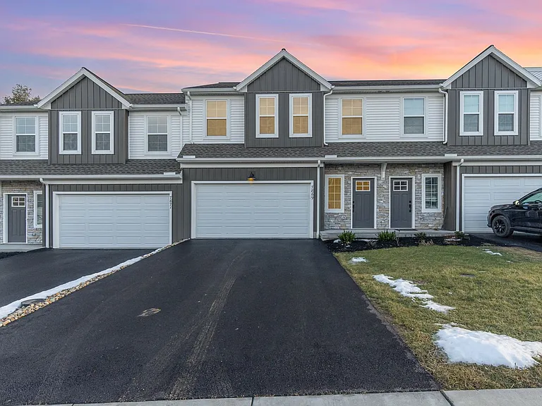7869 Oak Brook Dr — Photo 1