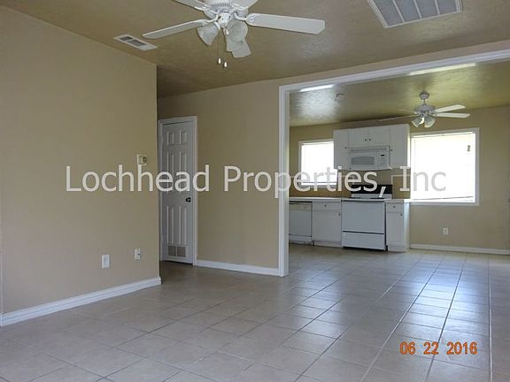 2nd image of 2531 Emerald Dr