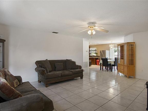 5th image of 21 Bradford Ct