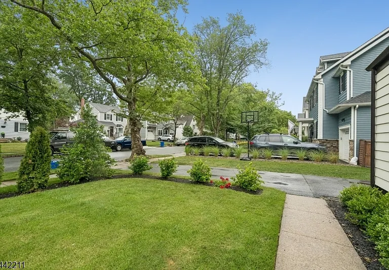 24 Iris Rd — Photo 36