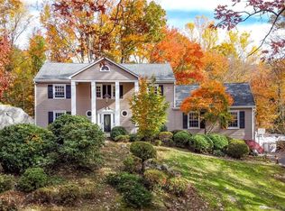 254 W Haviland Ln, Stamford, CT 06903