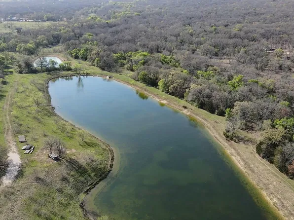 2005 Longhorn Pkwy, Axtell, TX 76624