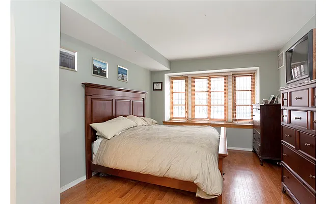 Sold by Douglas Elliman | media 22