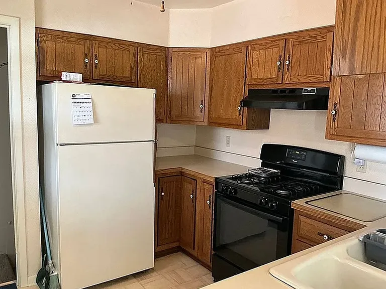 1820 E North St — Photo 8