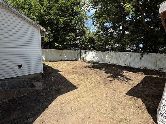 5th image of 209 Main Ave