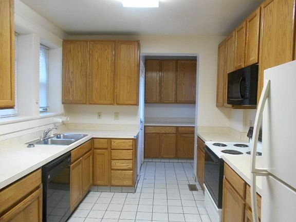 4th image of 1852 Indianola Ave
