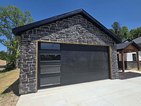 3rd image of 203 Juniper Avenue