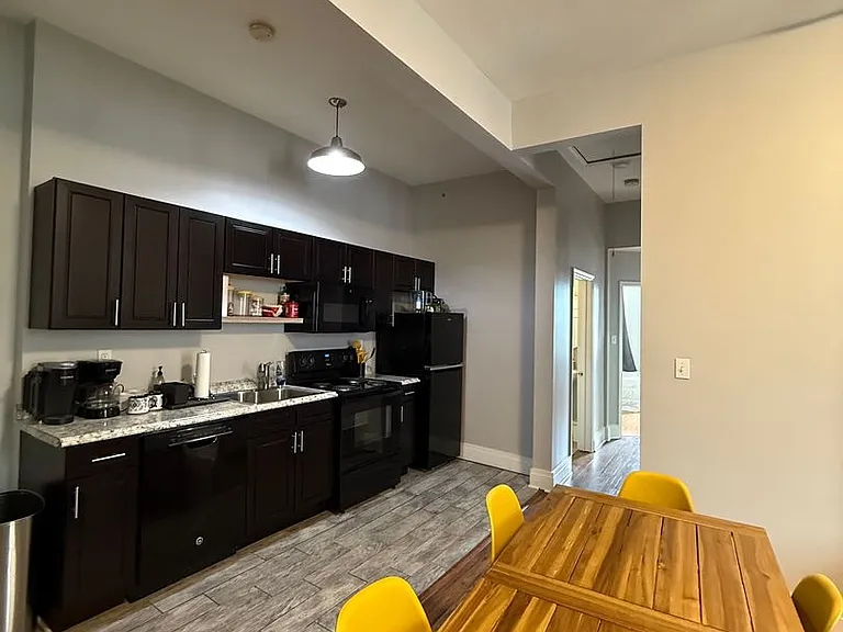 2134 East Carson Street — Photo 23
