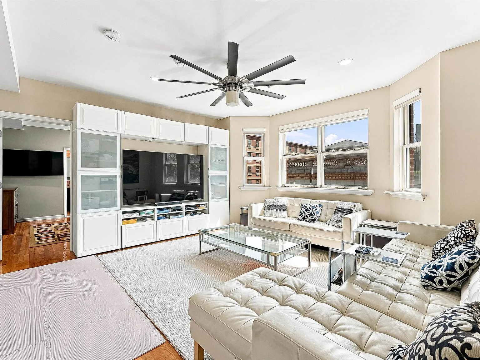 2 bed, 2.0 bath, 1259 sqft, $6,100 — Photo 1