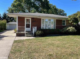 32329 Beacon Ln, Fraser, MI 48026