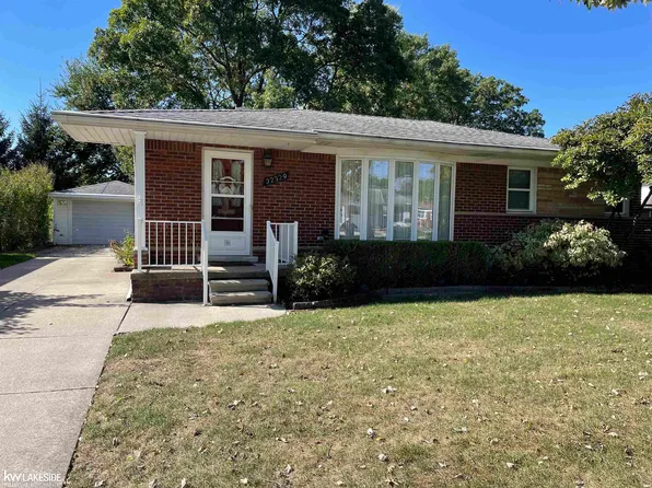 32329 Beacon Ln, Fraser, MI 48026