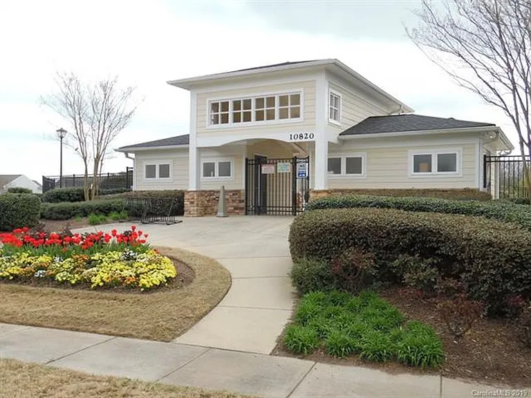 17222 Westmill Ln — Photo 16