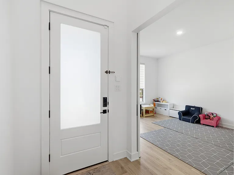 4728 Brockwell Dr — Photo 1