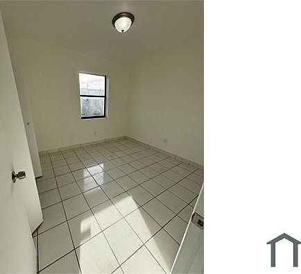 5th image of 2840 NW 135th St #1