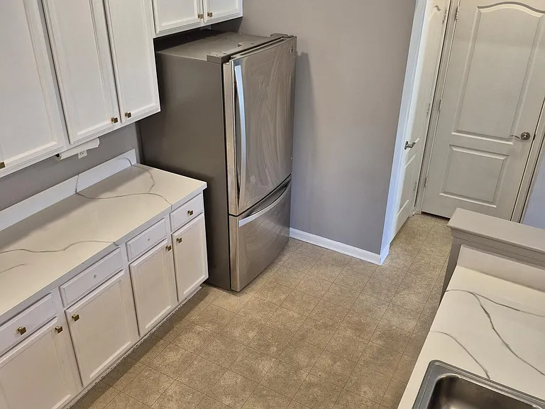 1325 Emsworth Dr — Photo 24