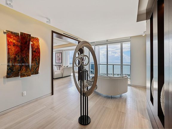 5th image of 1425 Brickell Ave #Penthouse 1