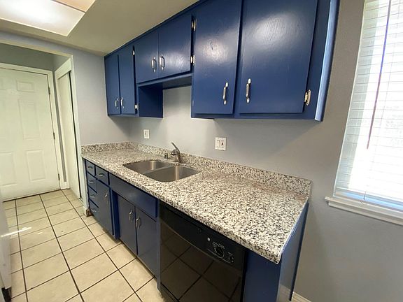 4th image of 813 Carro Dr APT 4