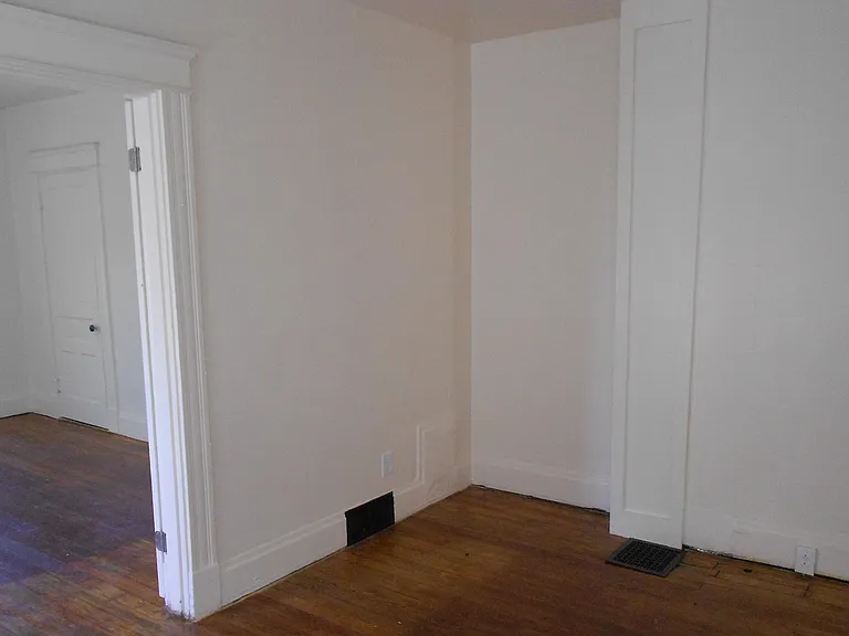 2333 Victor St — Photo 12