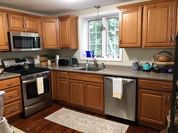 3rd image of 419 Falmouth Rd #3