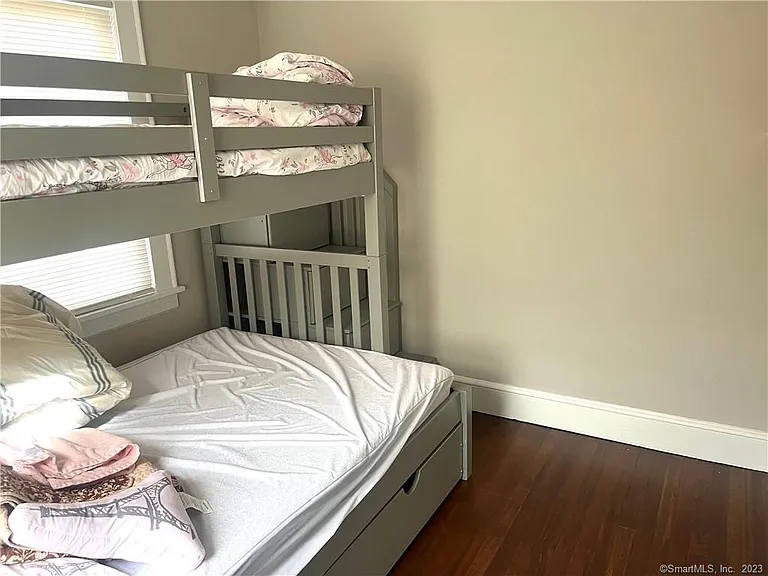 231 Nichols Ave — Photo 14