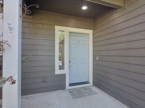 3rd image of 715 Rossmore St