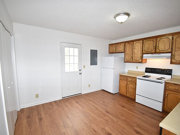 4th image of 3264 Tower Dr