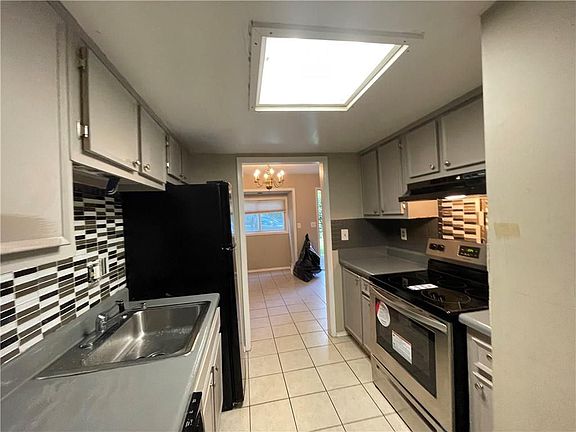 3rd image of 6370 Holcomb Way