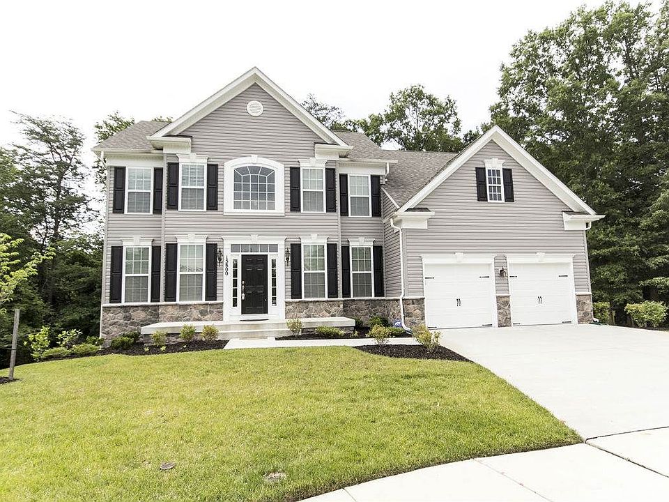 Stately Colonial on Quiet Cul-De-Sac