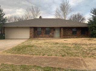 105 E 21st St, Owasso, OK 74055