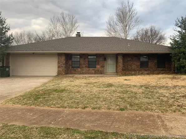 105 E 21st St, Owasso, OK 74055