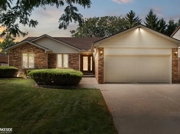 43105 Sinnamon Ln, Clinton Township, MI 48038