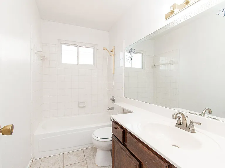 2406 Cactus Dr — Photo 9