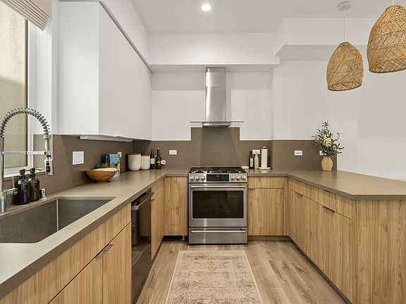 5th image of 4914 1/2 S Centinela Ave #1