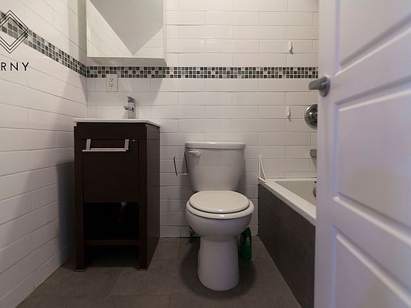 5th image of 1347 De Kalb Ave #1R