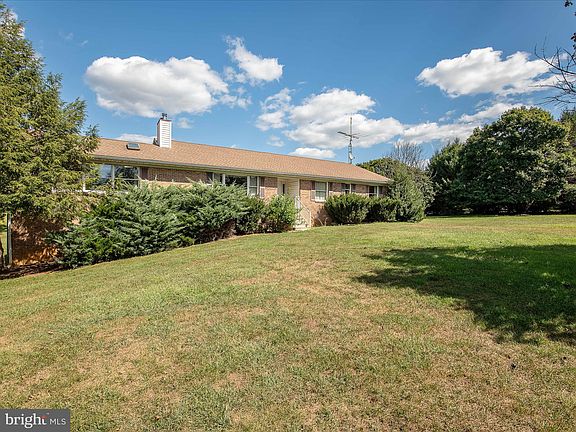 2nd image of 118 Oakwood Dr