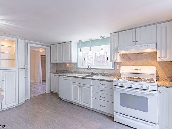 2nd image of 5 Morris Pl