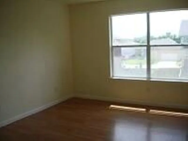 3 bed, 2.5 bath, 1404 sqft, $1,700 — Photo 3