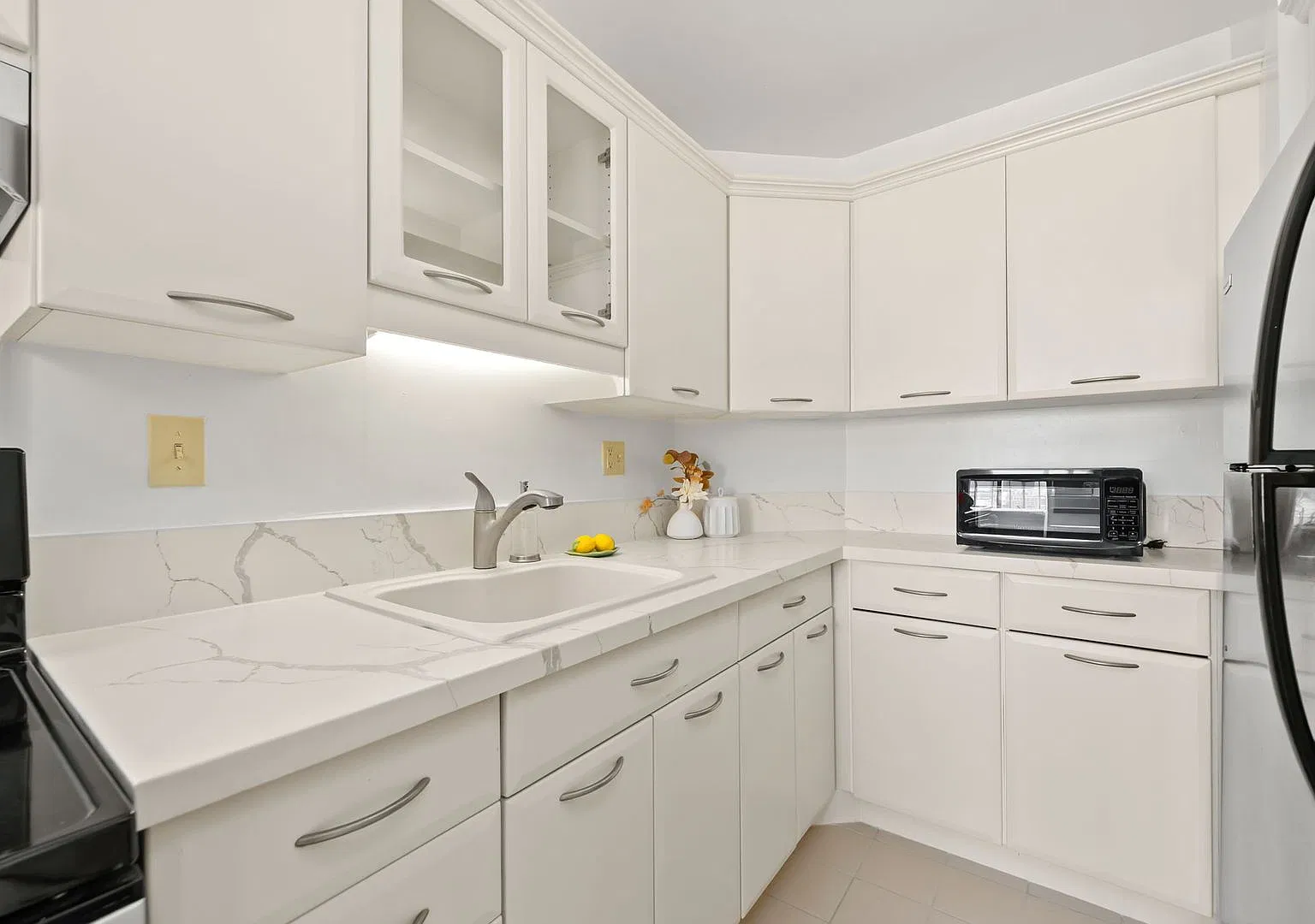 Available Now! 1-Bedroom / 1-Bath / 1 Parking | Diamond Head & City Views | In-Unit Washer & Drye... — Photo 4