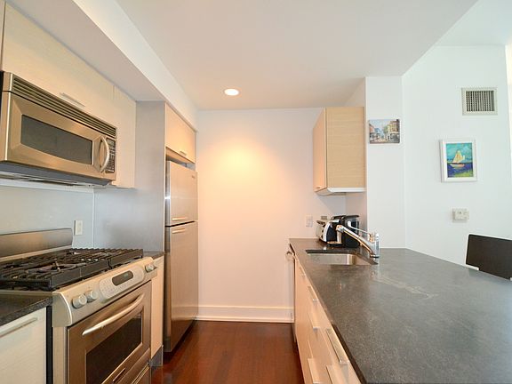 3rd image of 350 W 42nd St APT 14A