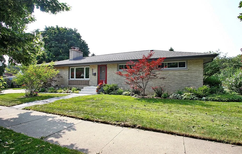 5945 Greenwood Ave photo 1