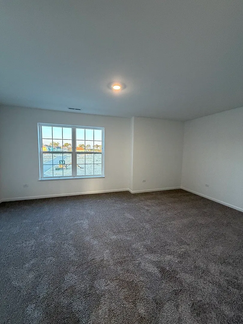 3 bed, 2.5 bath, 1840 sqft, $2,990 — Photo 3