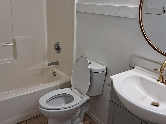 5th image of 1809 Nobis Ave