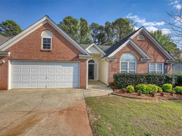 565 Ambur Lake Dr, Lawrenceville, GA 30043
