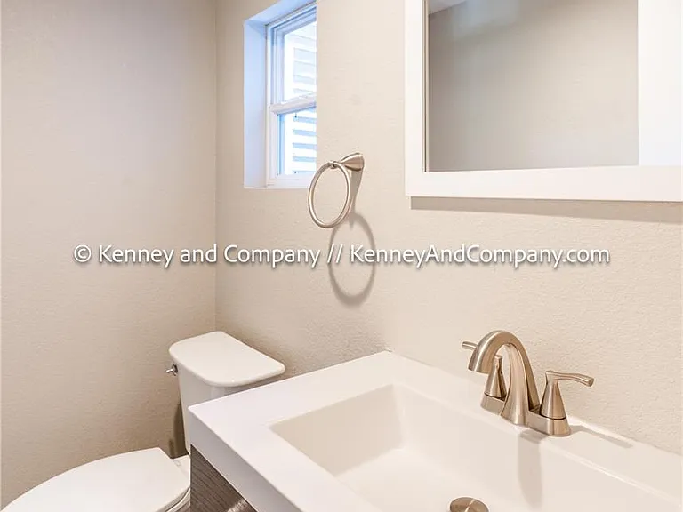875 S Lindsey St — Photo 13