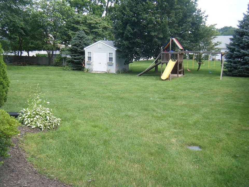 2nd image of 36 Sadie St