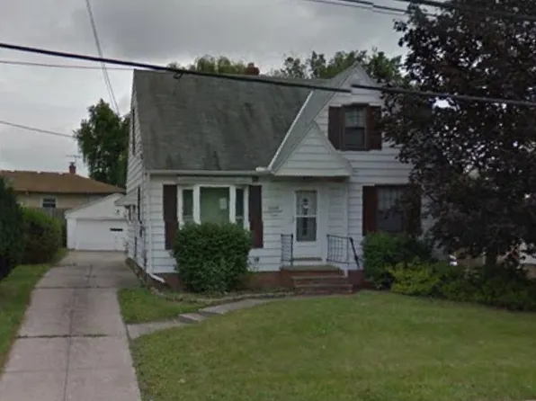 12618 McCracken Rd, Garfield Heights, OH 44125