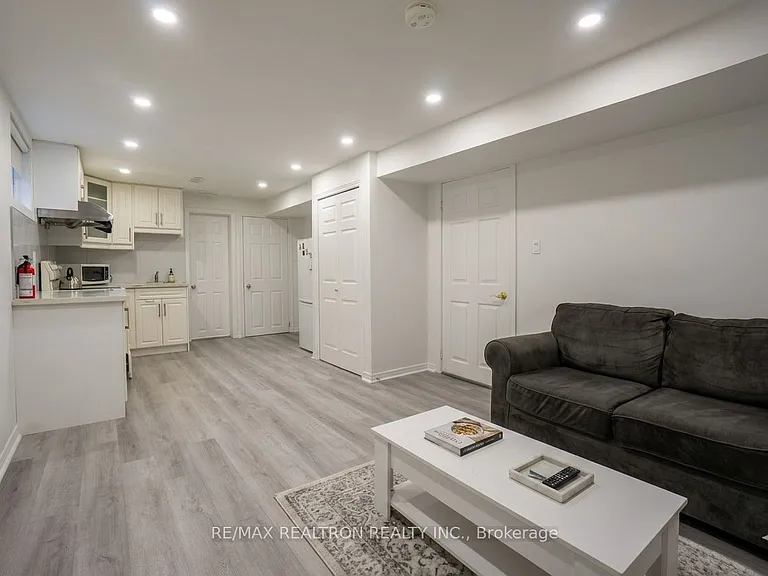 3 Evergreen Cres — Photo 4