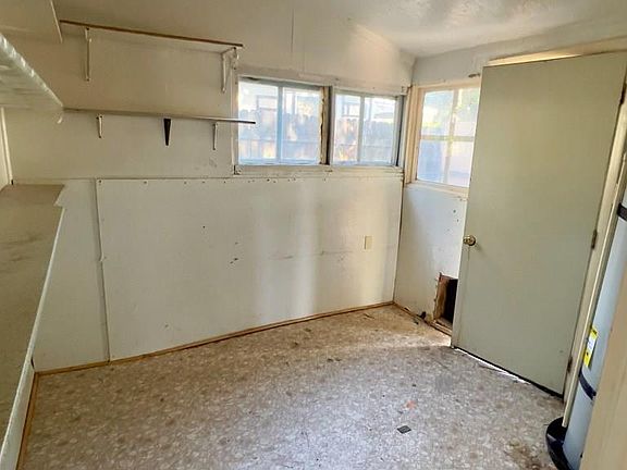 5th image of 405 E Avenue B